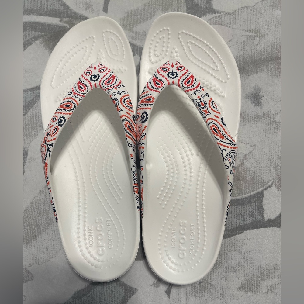 White women’s size 7 paisley print Crocs flip flops